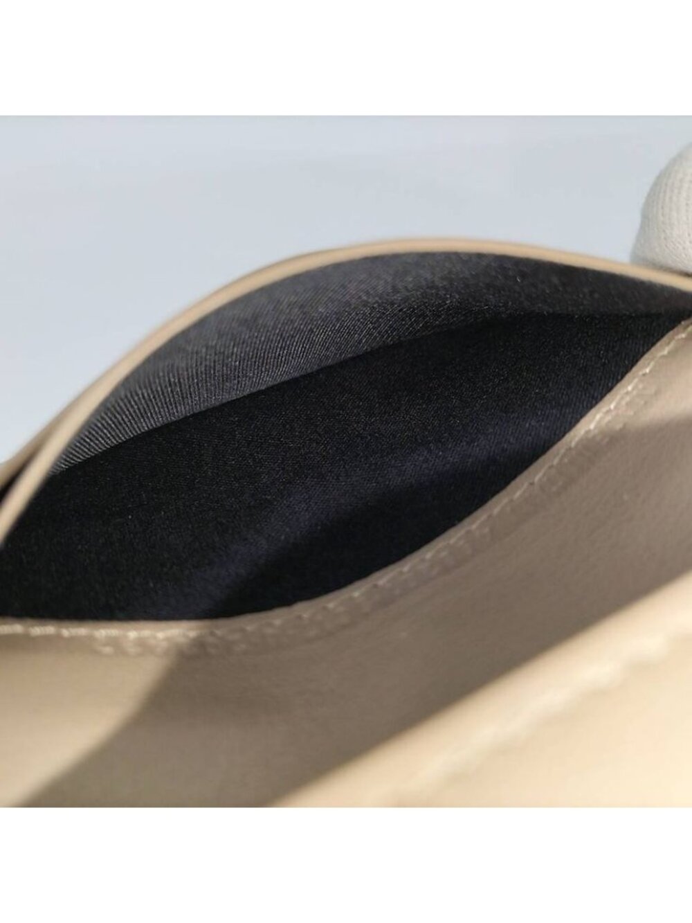 Balenciaga Card Case Leather Beige - Picture 6 of 8